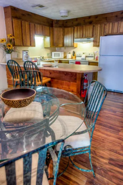 Club Chalet Gatlinburg TN. 2BR 2BA 7-Nights, August 2-9, 2026 Pool passes
