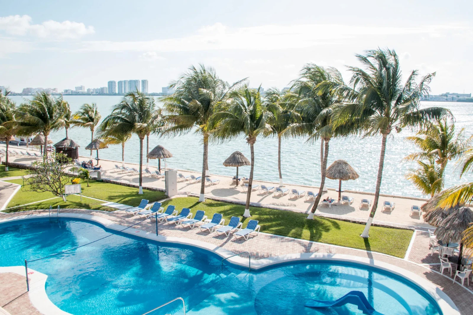 W.I.V.C Coral Mar Resort ~Cancun, MEX~ 2BR/Sleeps 6 ~ 7Nts NOV/DEC 2025