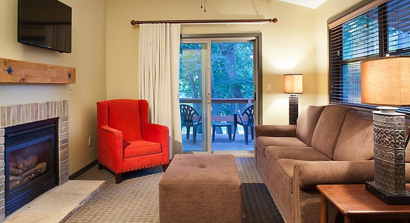CHRISTMAS MOUNTAIN, WISCONSIN DELLS, 2 BEDROOM COTTAGE, SLEEPS 6, AUGUST 4-6