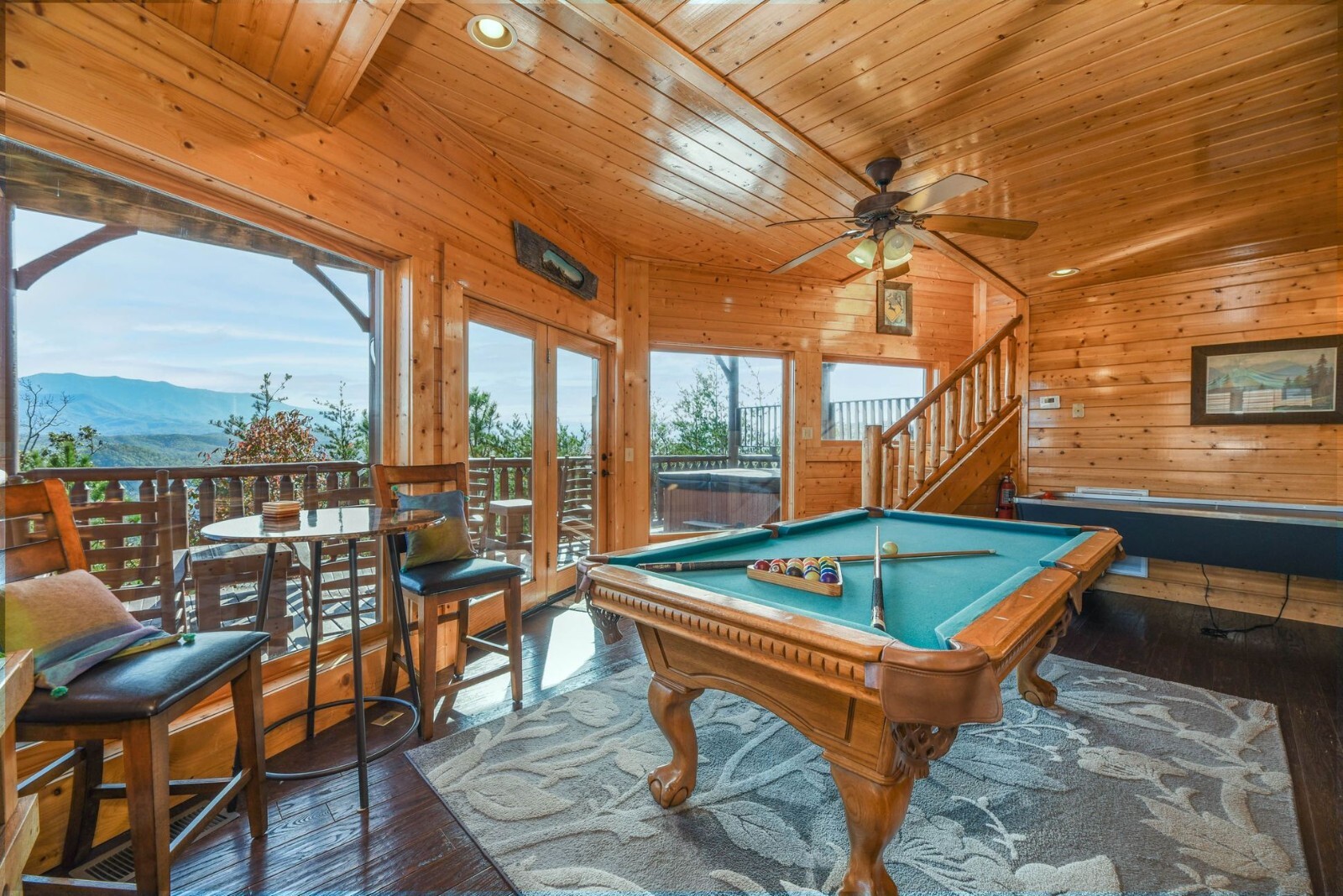 Nothin But Views Sevierville Cabin Rental, 2 beds 2 bath, gorgeous mountain view