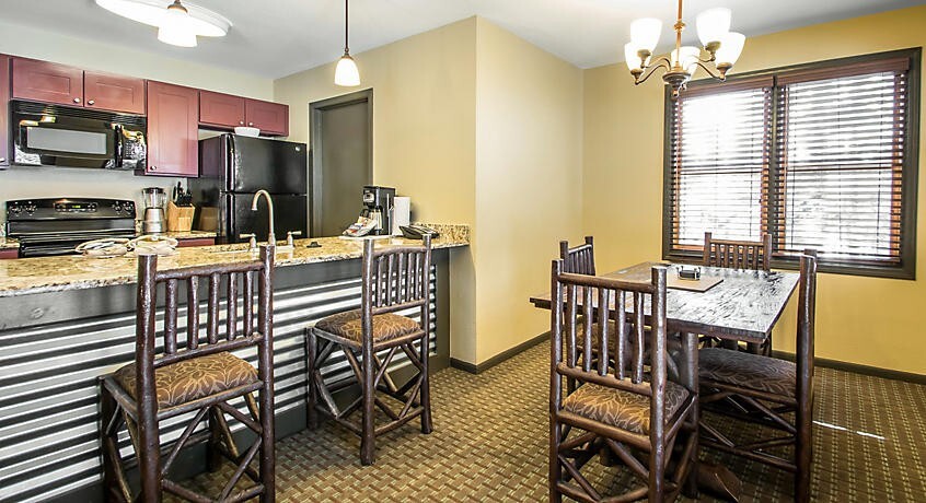 CHRISTMAS MOUNTAIN, WISCONSIN DELLS, 1 BEDROOM TOWNHOUSE, SLEEPS 4, AUGUST 3-5