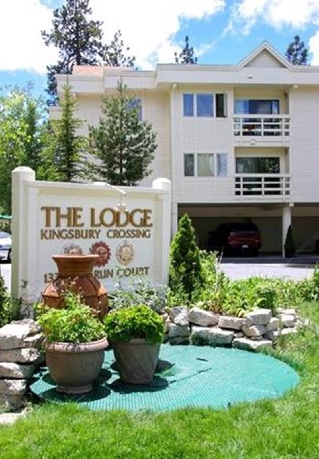 LAKETAHOE !Sleeps 6, living, dining,kitchen between Lake-slopes, near all!6/7-13