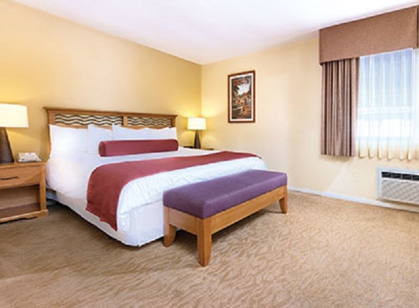Worldmark Anaheim – Dolphins Cove, CA – 3 bedrooms: 8/1/26-8/8/26 DISNEYLAND!