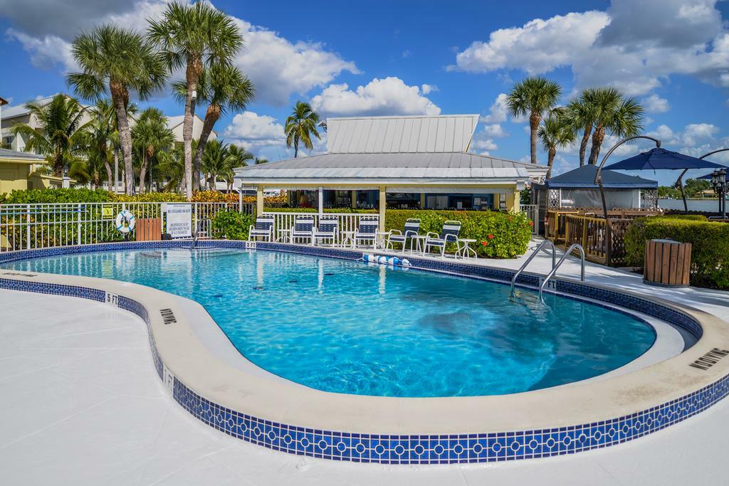 2BR Condo Naples Charter Club on Naples Bay – Old Naples – See 3 Weeks Open 2023