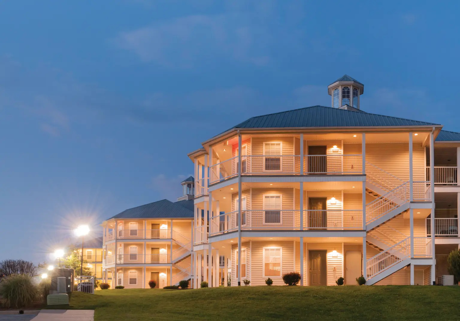 HI Holiday Hills Resort Branson Missouri Vacation Rental 1/2 BDRM 2026-2027