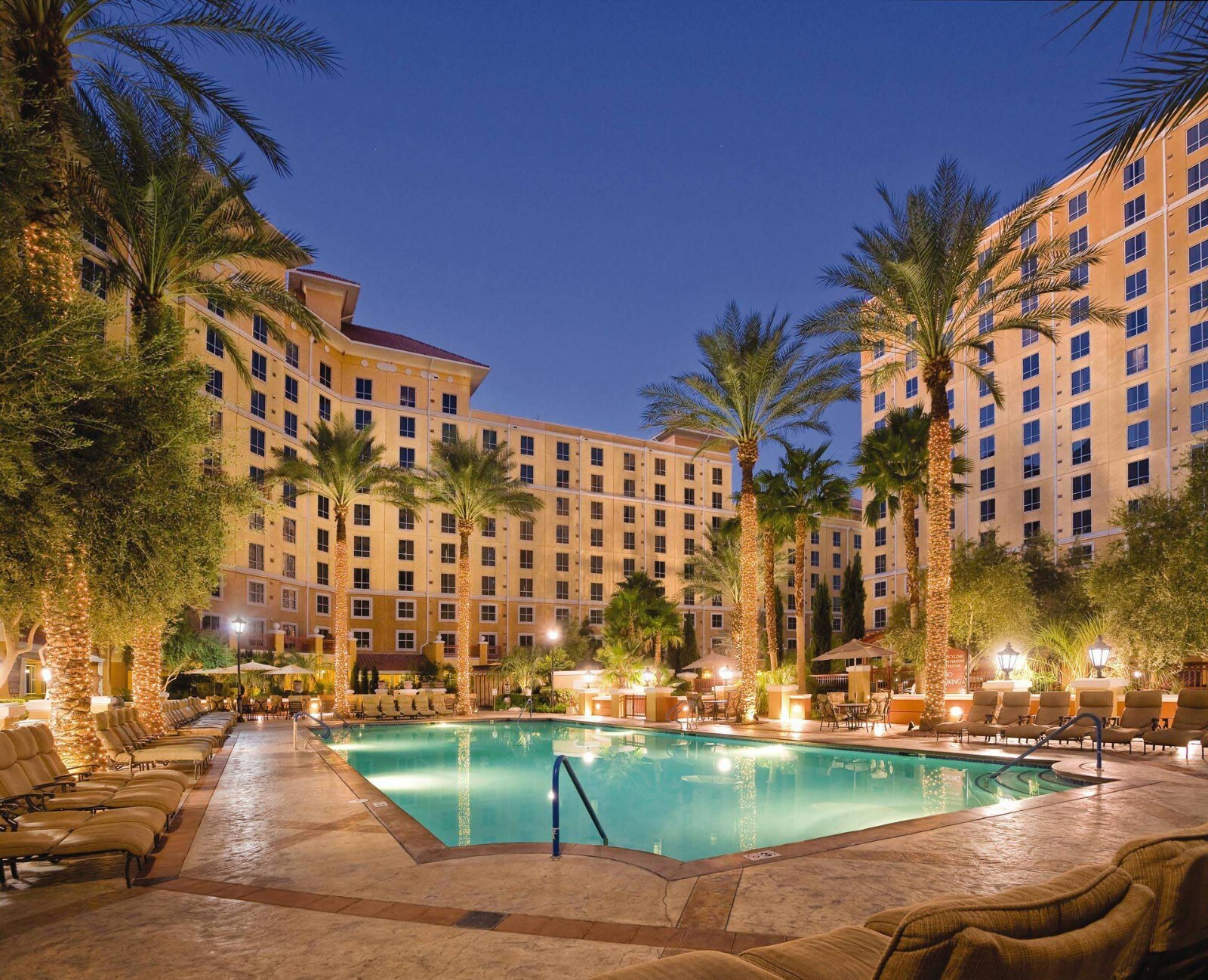 Las Vegas Wyndham Grand Desert 2BR Deluxe Suite Oct 2-5* 2026 Chiefs @ Raiders