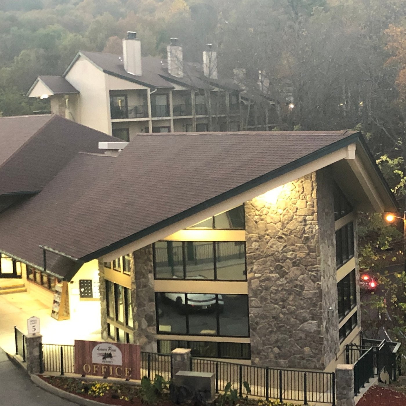 JUNE WEEKS -Laurel Point Resort Smoky Mountains!~ Gatlinburg, TN 2BR/SLPS 6