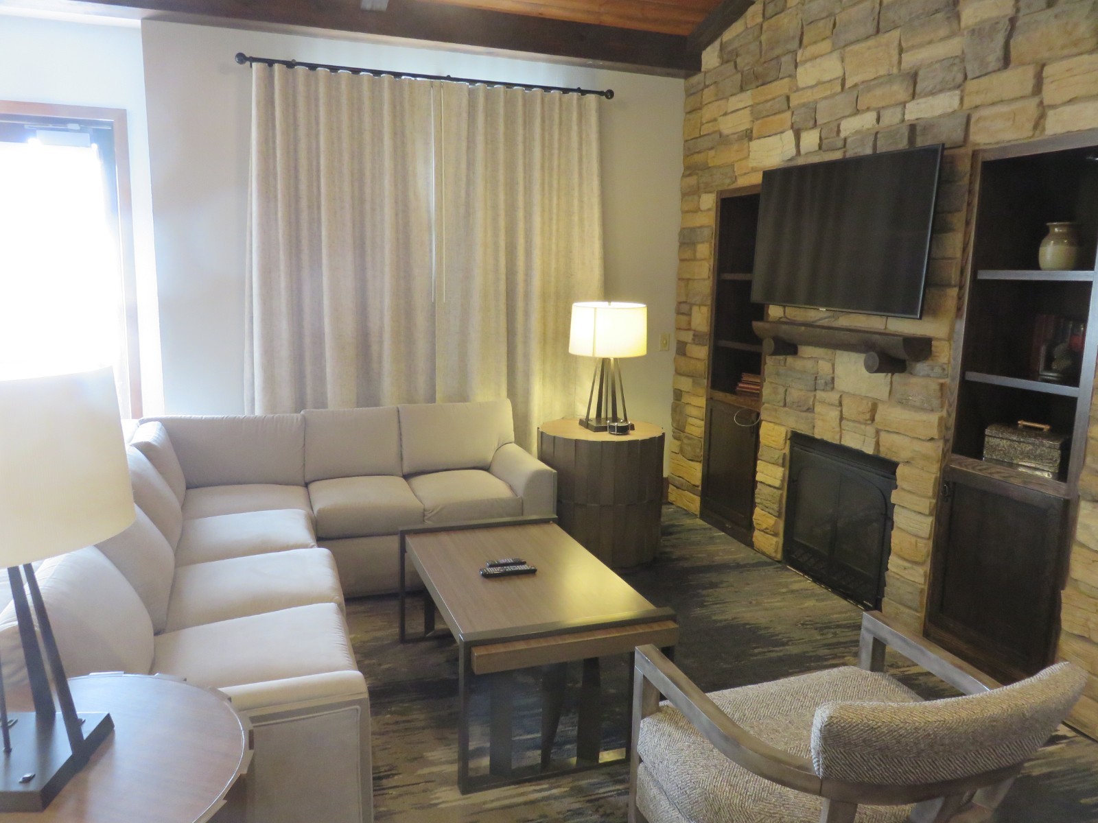 Wyndham Glacier Canyon, Wisc Dells, 2 BR presidential, July 13-16: ENDS 6/28