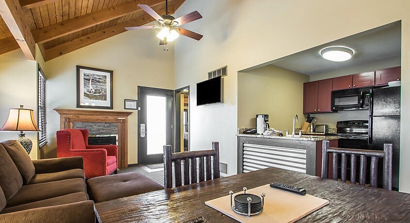 CHRISTMAS MOUNTAIN, WISCONSIN DELLS, 1 BEDROOM TOWNHOUSE, SLEEPS 4, AUGUST 3-5