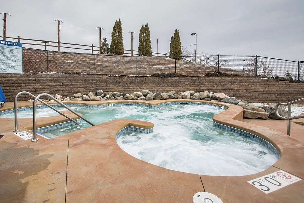 CHRISTMAS MOUNTAIN, WISCONSIN DELLS, 1 BEDROOM TOWNHOUSE, SLEEPS 4, AUGUST 3-5