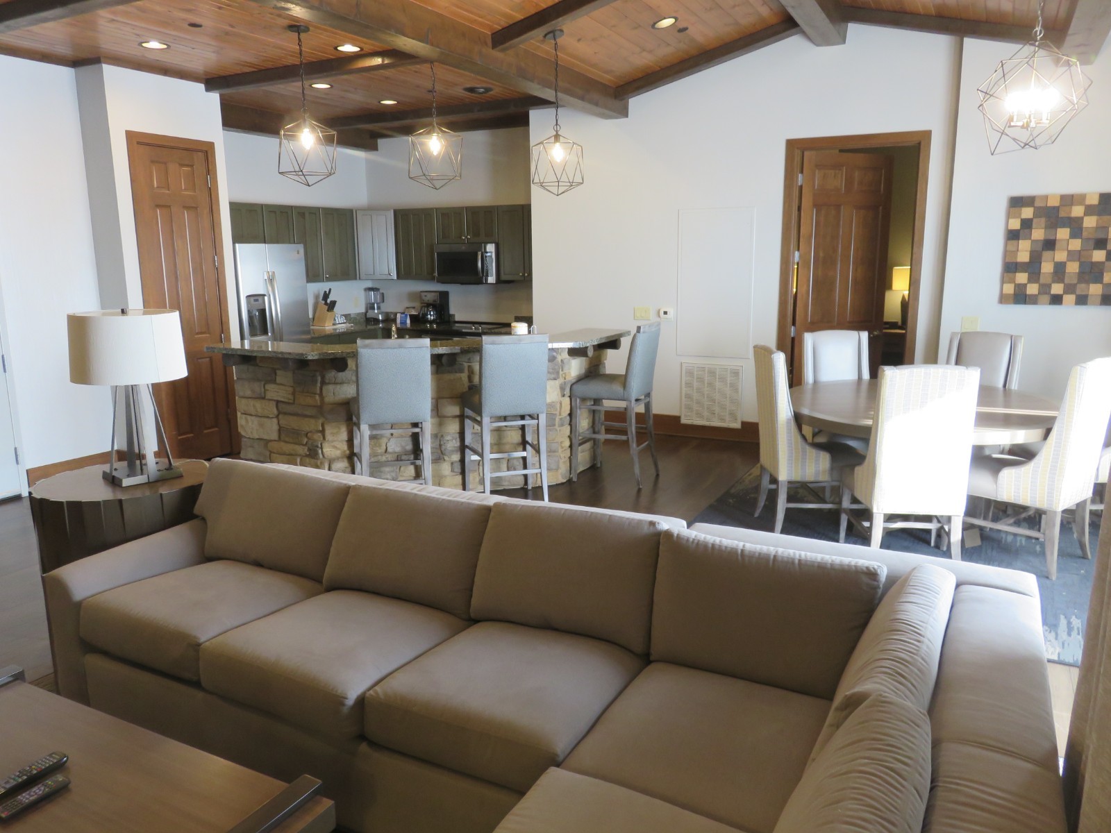 Wyndham Glacier Canyon, Wisc Dells, 2 BR presidential, July 13-16: ENDS 6/28