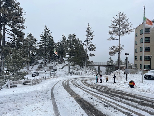 Ridge Tahoe XMAS, Lake Tahoe, 2BR/2BA, 7 nights, ski in-ski out 12/19-12/26