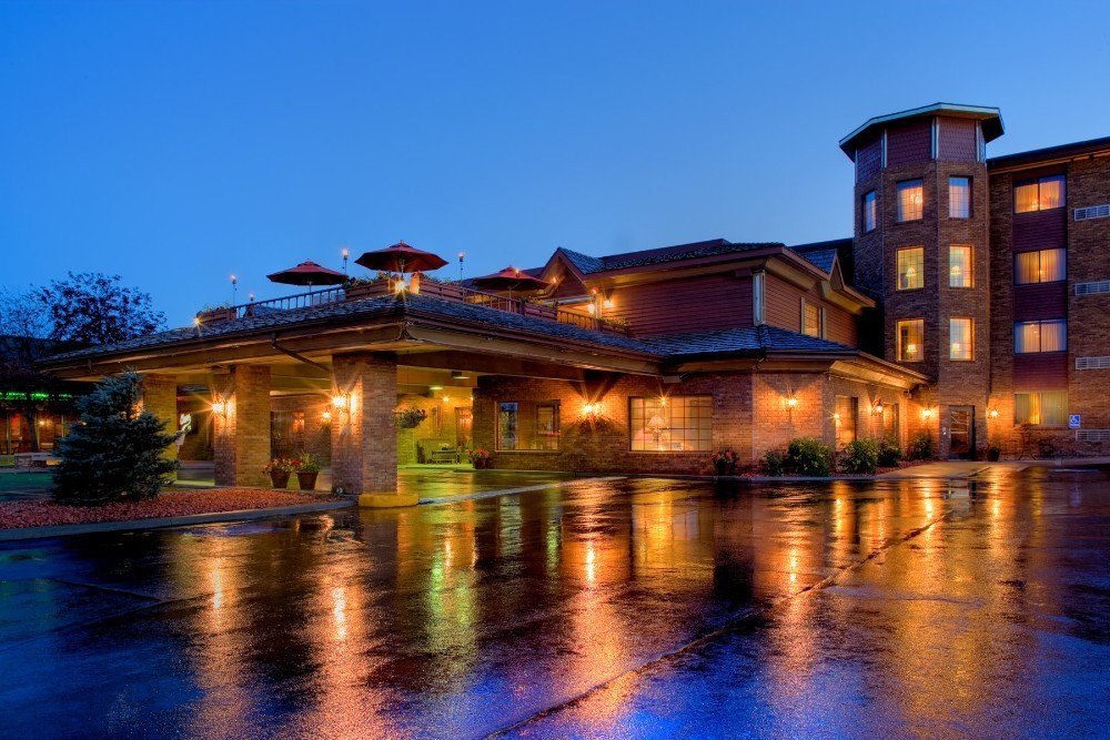 Grand Gateway Hotel ~SD~ 1 King Bed or 2 Queen Beds Guestroom – Price Per Night