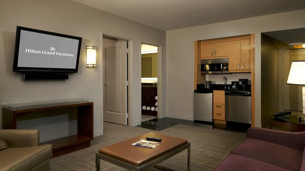 Hilton Elara Las Vegas 4BR PENTHOUSE 7 NIGHTS 2024 better than Hyatt Marriott
