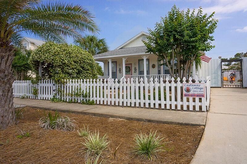 Vacation Rentals Destin FL3 bed, 2 bath private pool golf cart 2 blocks to beach