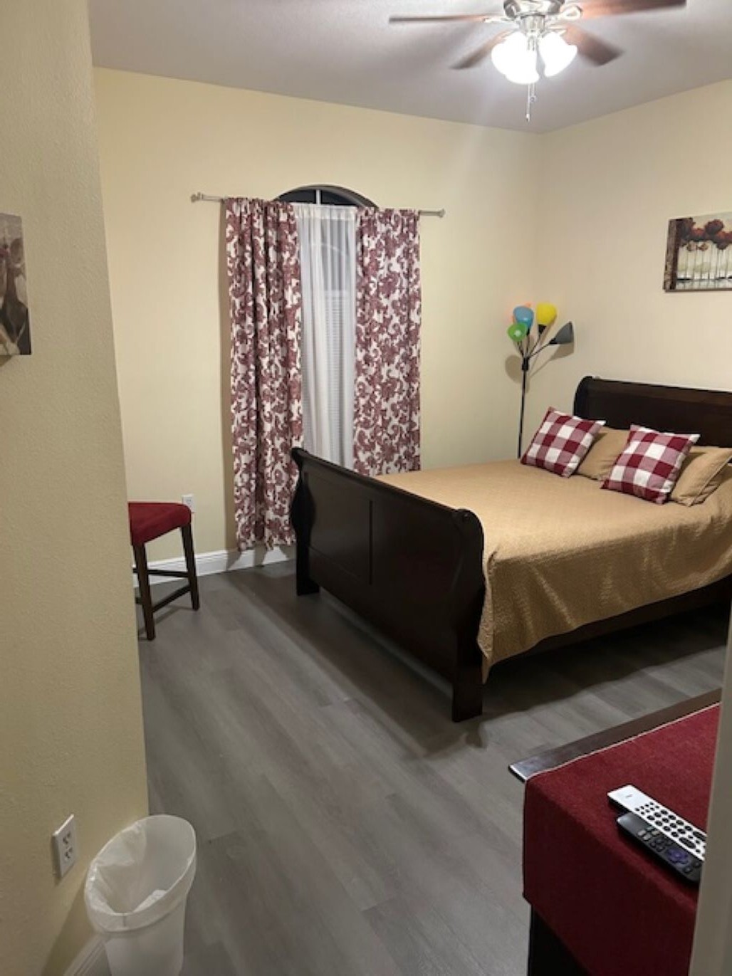 Vacation rentals – Disneyland/ Florida/ Orlando – 4 bedrooms/ 3 bath/ sleeps 12