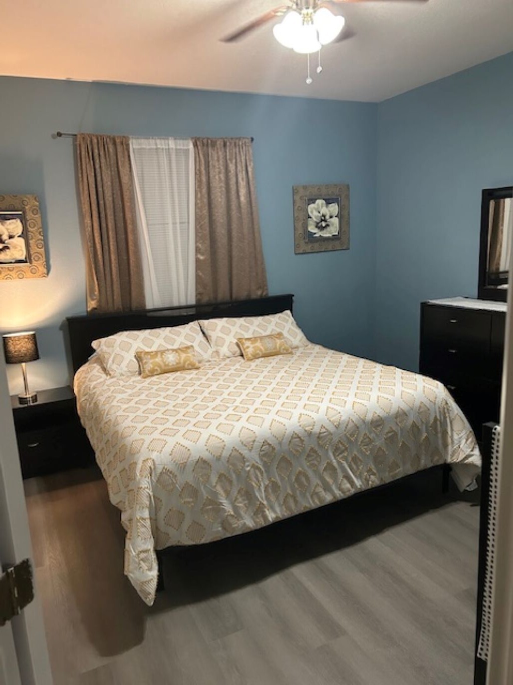 Vacation rentals – Disneyland/ Florida/ Orlando – 4 bedrooms/ 3 bath/ sleeps 12