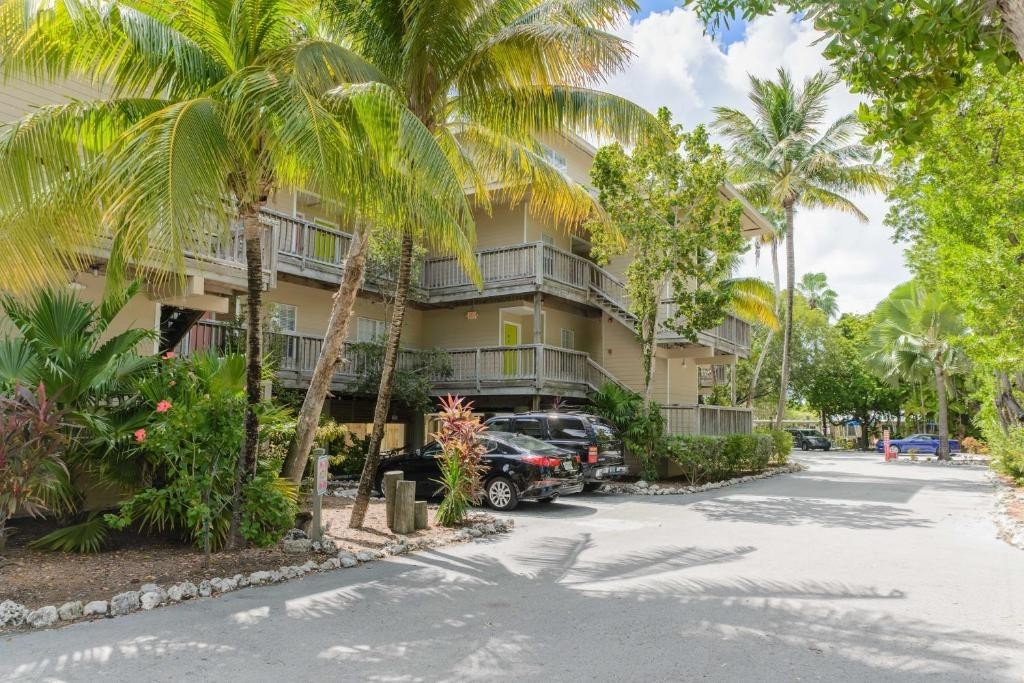 Coconut Mallory Resort and Marina 7 nights Key West Vacation for 6 people