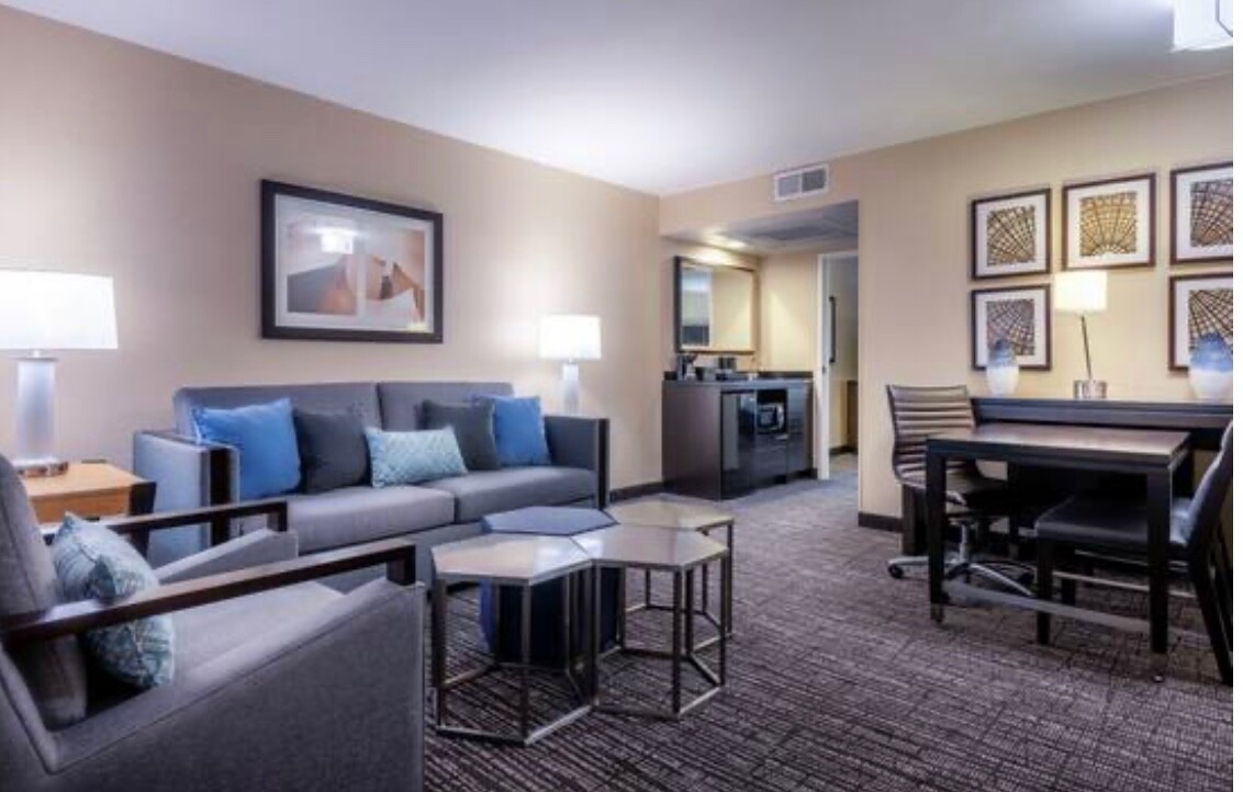 NCAA championship game suite hotel available for 2 nights near airport and SOFI!