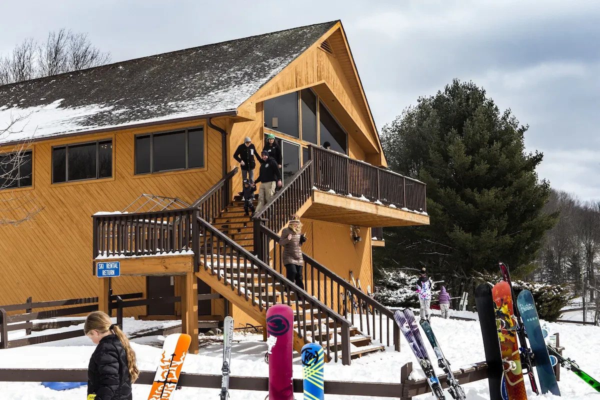 Villa Roma Resort Lodges – 7-Night Stay – Catskills NY – Winter Escape ❄️