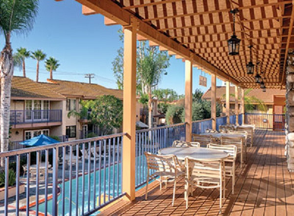 CHRISTMAS @ Worldmark Anaheim-Dolphins Cove, CA: 12/19/26-12/26/26 DISNEYLAND!