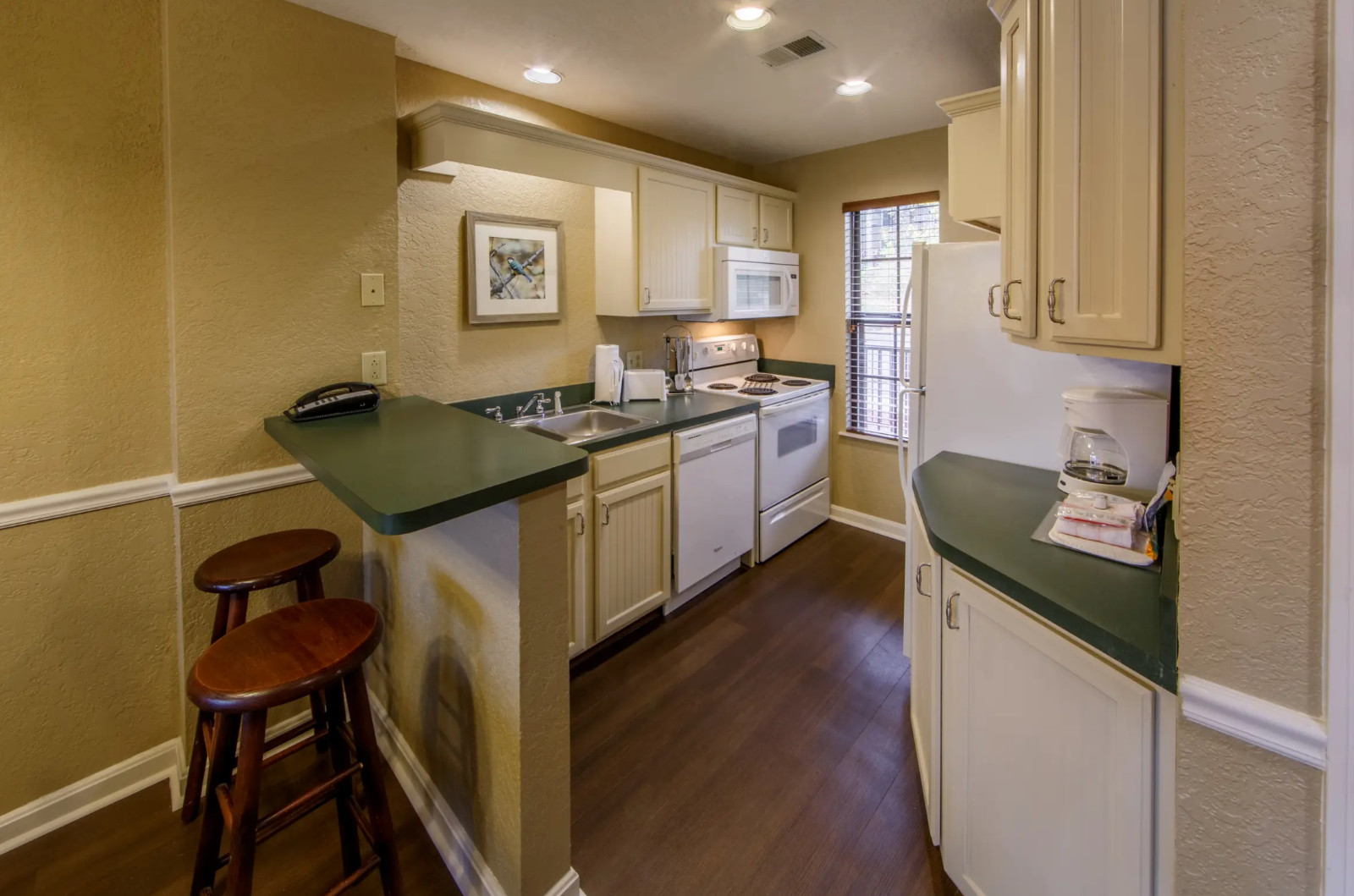 Oak n’ Spruce Resort ~ MA ~ 2BR Sleeps 6 ~ 7Nts JAN/FEB/MAR 2025/2026