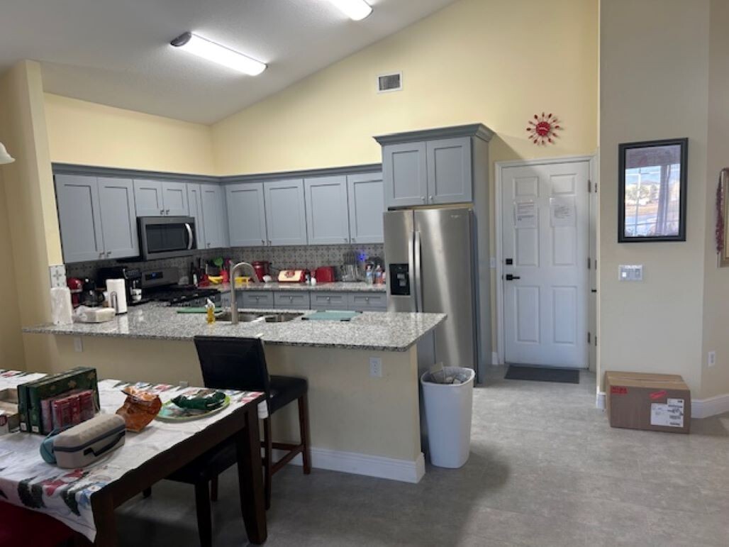 Vacation rentals – Disneyland/ Florida/ Orlando – 4 bedrooms/ 3 bath/ sleeps 12