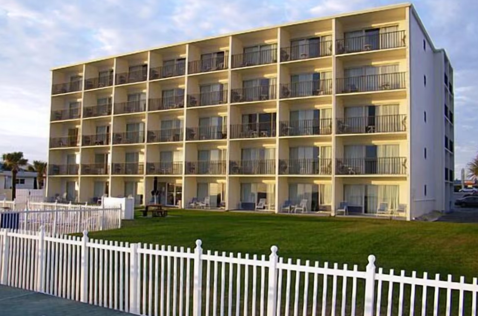 Traders Inn Beach Club ~Ormond Beach, FL~ 1BR/Sleeps 2 ~ 7Nts MAY/AUG/SEPT 2026